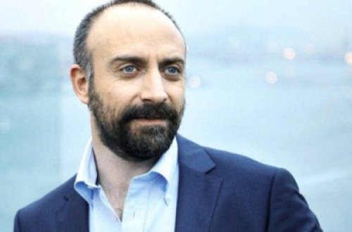 Halit Ergenç çılpaq səhnədən imtina etdi
