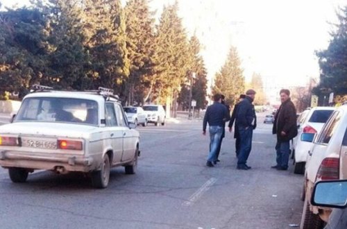 Bakıda məktəbin həyətində dava düşdü