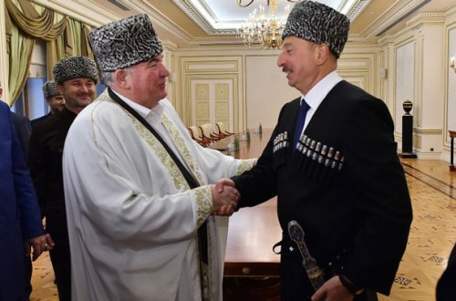 İlham Əliyev Qafqaz Xalqlarının geyimində - Fotolar