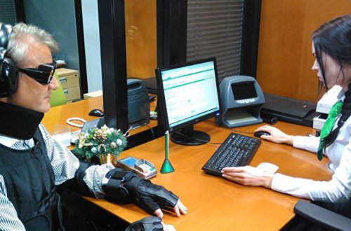 Bank direktoru özünü əlil kimi təqdim edib kredit götürmək istədi - FOTOLAR