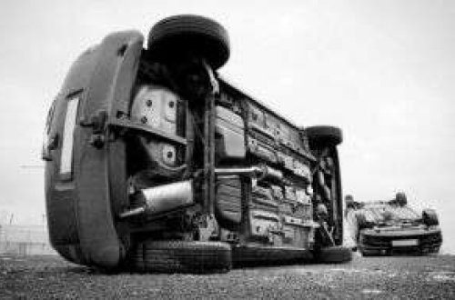 Ağdaşda maşın aşıb, bir nəfər ölüb, beş nəfər xəsarət alıb