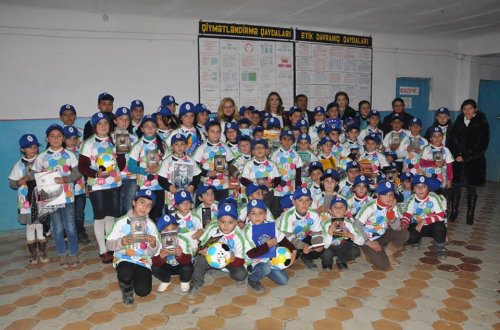 Millət vəkili Əlillər Günündə internat məktəbində - FOTOLAR