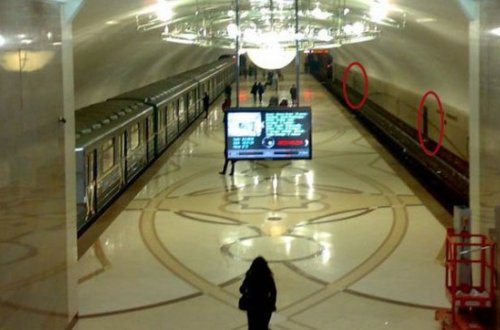 Stansiyadakı divarda kiçik qapının nə olduğunu bilirsinizmi? - FOTOLARA DİQQƏT