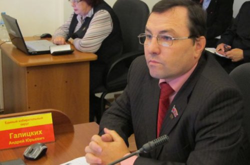 Rus deputat qadını zorlanmaqdan xilas edib