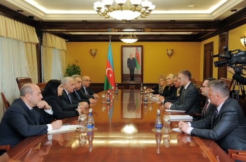 Spiker serbiyalı nazirlə görüşdü