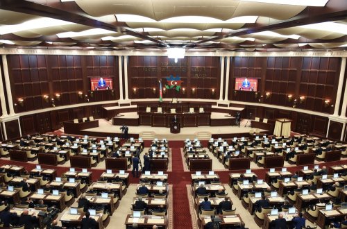 Məcburi köçkün uşaqlarına yemək pulu verilməyəcək - QƏRAR