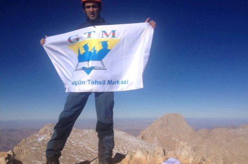 Gənclər təşkilatının nümayəndəsi  Türkiyənin Qızıl Qaya zirvəsinə çıxdı - FOTO