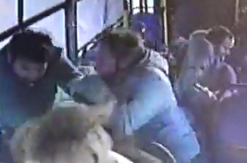 Sərnişin avtobusu yük maşını ilə toqquşdu: yaralıların olduğu qəzadan- VİDEO