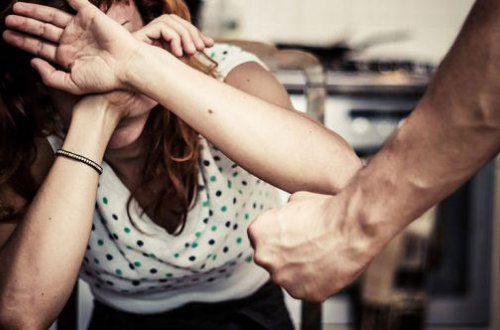 Əri, qayınanası, qayınatası və qayınları gəlini döyüb öldürdülər - FOTO