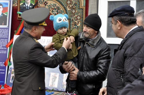 Şəhid zabitin medalı iki yaşlı oğluna verildi — FOTO