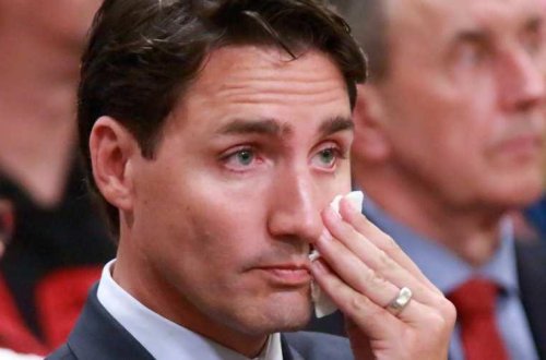 Baş nazir ağladı - video