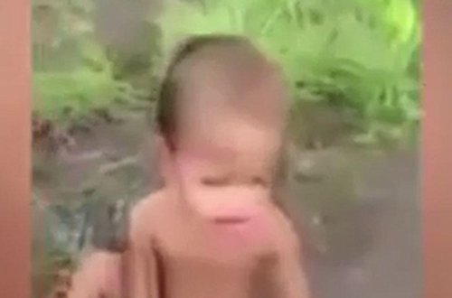 DƏHŞƏT! Uşağa elektroşokla işgəncə verdi - VİDEO (18+)