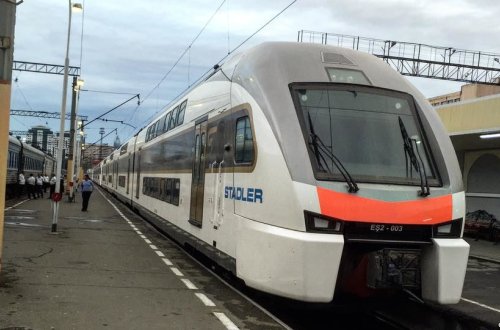 Sumqayıtdan Bakıya gələn sərnişin elektrik qatarı yolda qalıb