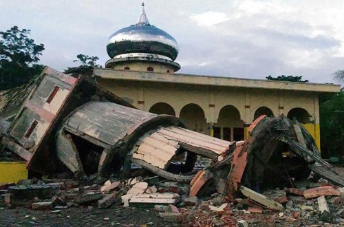 Zəlzələ İndoneziyada 12 minə yaxın binaya ziyan vurdu - VİDEO