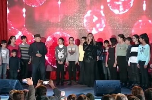 Bakının mərkəzində `Körpələrin səsi` hər kəsi kövrəltdi - VİDEO