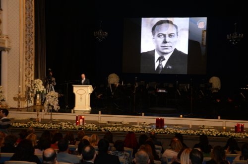 Nəsimi rayonunda əbədiyaşar Ulu Öndər Heydər Əliyevin  xatirəsinə həsr olunmuş anım mərasimi keçirilib - FOTOLAR