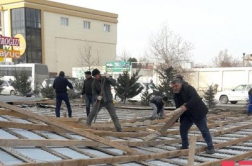 Külək Bakıdakı ticarət mərkəzini dağıtdı - FOTOLAR