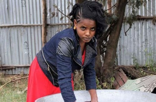 Bu qız 9 ildir qida və su qəbul etmir