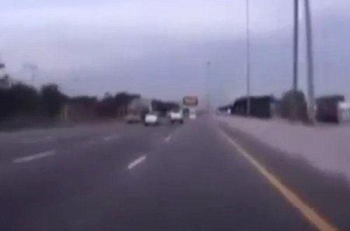 Sürücü sükan arxasında yuxuladı: avtomobil yanacaq maşınına çırpıldı - VİDEO