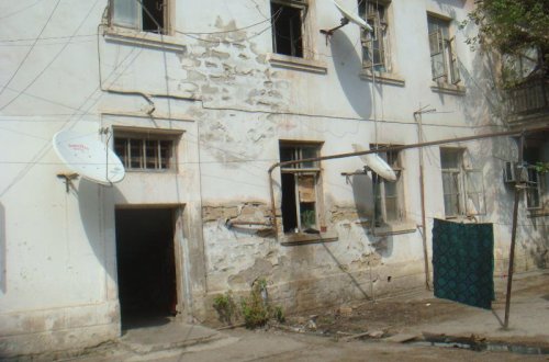 Belə yataqxana görməmisiz - Bədbəxt hadisəni gözləyən sakinlərin fəryadı - FOTOLAR