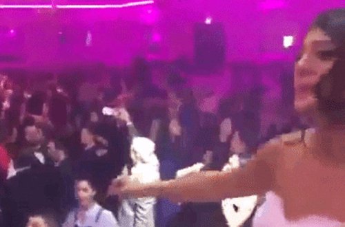 Toyda bəylə gəlin şou göstərdi - VİDEO