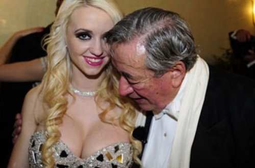 Milyarder sevgilisi ilə cinsi əlaqə zamanı xəstəxanalıq oldu - FOTO