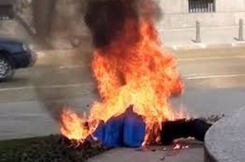 Ağcabədidə qadın özünü yandırıb