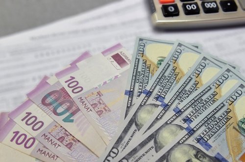 Manat tam üzən məzənnəyə keçəcək