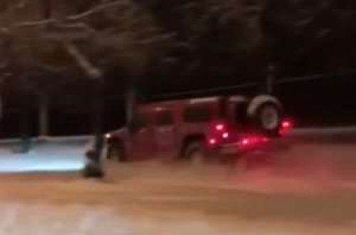 Qız “Hummer”lə universitetin bağçasında... - VİDEO