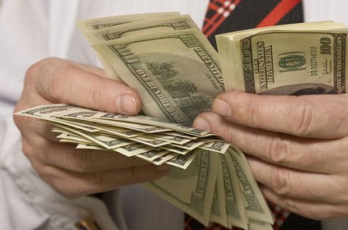 Axşam saatlarında “qara bazar” dolları qaldırıb