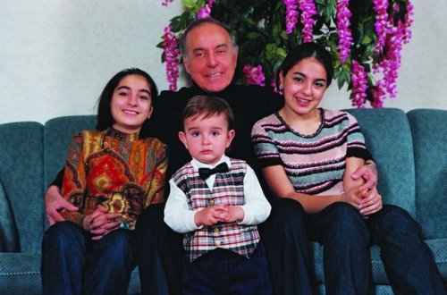 Arzu Əliyeva babası ilə bağlı ailə xatirələrini bölüşdü - VİDEO