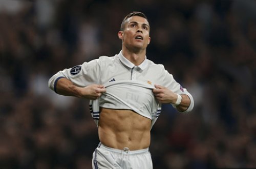 Ronaldo mükafatlandırmaya getmir