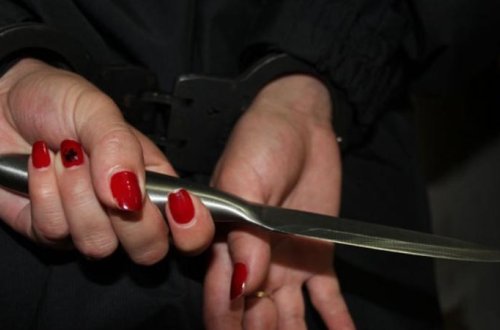 DƏHŞƏT: ana beş qızını bıçaqladı, onlardan dördü öldü