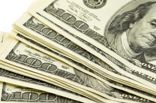 Dollar Rusiyada 2015-ci ildən bu yana ən aşağı səviyyəyə düşdü