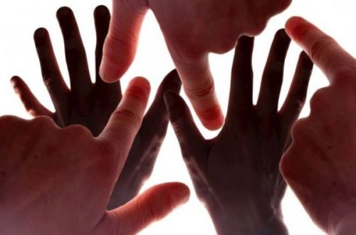 Barmaqlarınızı 1 dəqiqə sıxıb saxlayın - Elə bir şey olacaq ki... - FOTOLAR