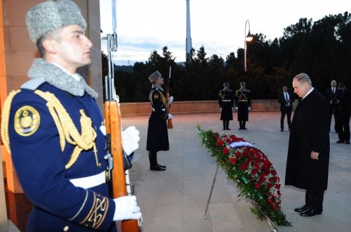 Netanyahu və xanımı Şəhidlər xiyabanında - Fotolar