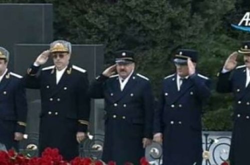 Sol əllə hərbi salam verən prokurordan AÇIQLAMA: 