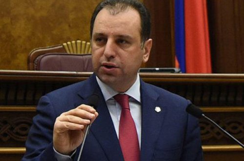 Deputat müdafiə nazirindən soruşdu: 