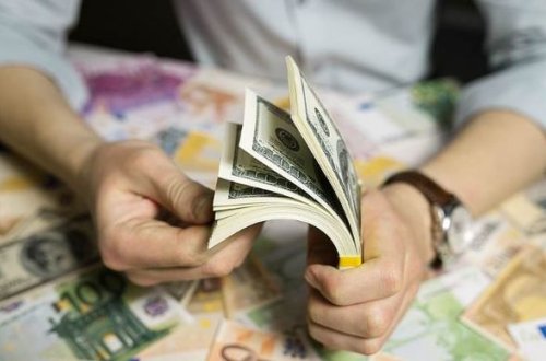 Dolların sabaha olan məzənnəsi açıqlanıb