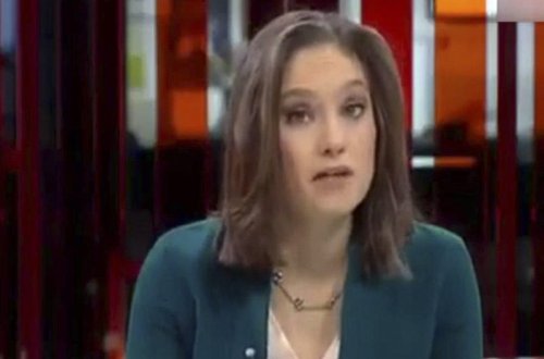 Xəbərlər zamanı aparıcı qəzəblənib özündən çıxdı - VİDEO