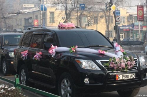 Toy kortejinin avtomobilləri cərimə meydançasına aparıldı