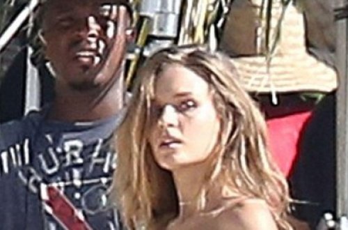 Məşhur modellər çimərlikdə soyundular - FOTO