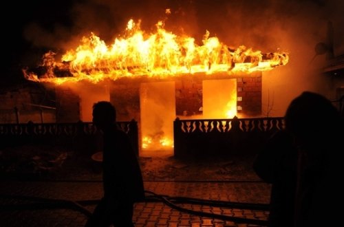 85 yaşlı qadın yanaraq ölüb