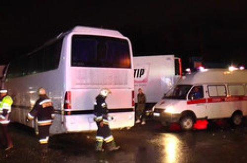 Rusiyada neftçiləri daşıyan avtobus qəzaya uğrayıb - 3 nəfər ölüb, 10-u yaralanıb