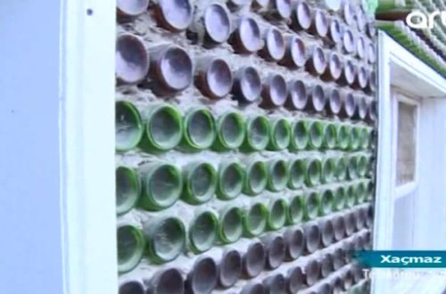 76 yaşlı kişinin butulkadan tikdiyi qeyri-adi ev - VİDEO - FOTOLAR