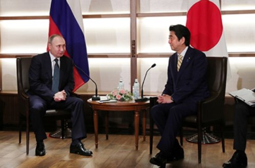 Putin yapon baş nazirə samovar hədiyyə etdi