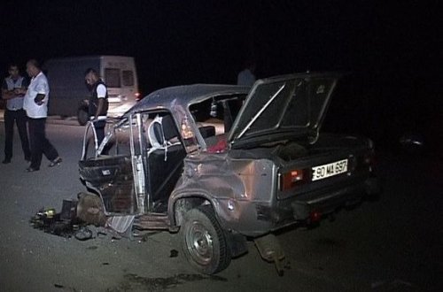 Polis qəza törətdi: Avtomobil iki hissəyə bölündü