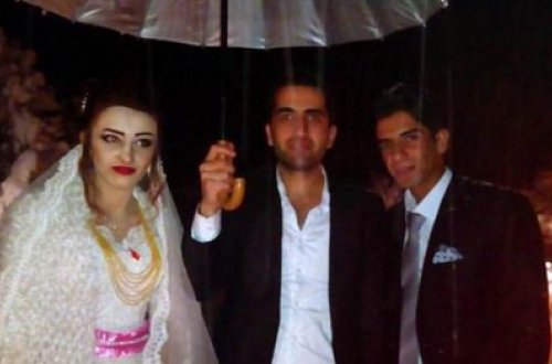 Toy günü qarlı havada yolda qalan bəylə gəlin elə şey etdi ki... - FOTOLAR