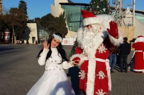 Şaxta baba, Qar qız olmaq istəyənlərin NƏZƏRİNƏ