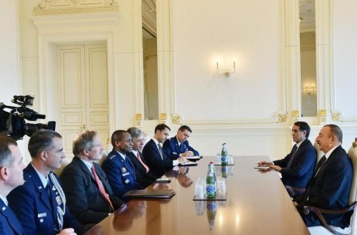 İlham Əliyev ABŞ-ın nəqliyyat komandanı ilə görüşdü -YENİLƏNİB